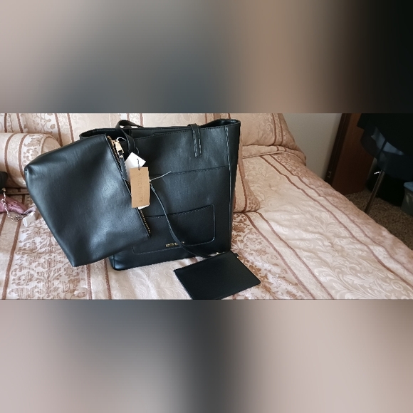 Steve Madden Large Black Tote with a wristlet and pouch. NWT ๐๐Host Pick ๐๐ - Picture 13 of 16